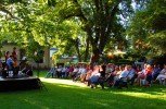 Konzertbeginn im warmen Licht der Abendsonne