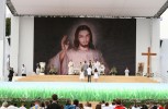 Ein riesiger Altar - und Christus in der Mitte