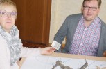 Ein Eheweg wird mit Symbolen gestaltet (Foto: Fella)