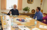 Mucksmäuschenstill ist es beim Vortrag von Hans-Gerd Adler (Foto: Fella)