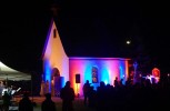 Das Urheiligtum, die Schönstätter Gnadenkapelle, erstahlt in magischem Licht