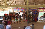 Traditioneller Handwerkermarkt bei den Emberas