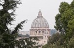 Blick vom Cor Ecclesiae Heiligtum auf den Petersdom