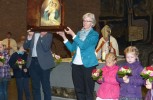 Das große Bild der Pilgernden Gottesmutter von Schönstatt für Deutschland ist beim Maieinzug dabei