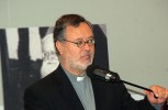 Pater Patricio Moore begrüßt die Teilnehmer im Namen von P. Heinrich Walter