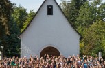 Gruppenbild vor dem Schönstatt-Heiligtum in Dietershausen bei Fulda